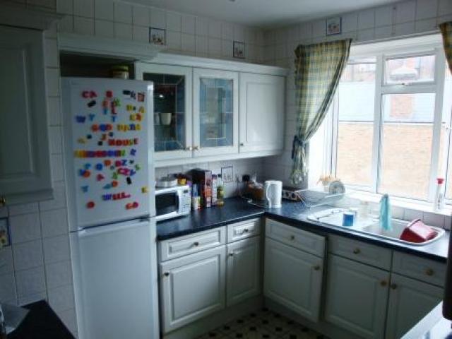 			4 Bedroom, 1 bath, 1 reception Flat			 Kilburn Vale, SOUTH HAMPSTEAD/KILBURN